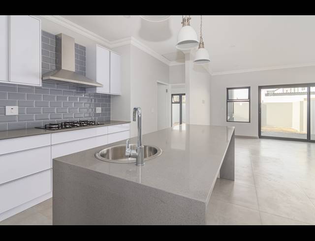 4 BEDROOM FREESTANDING FOR SALE IN SANDOWN